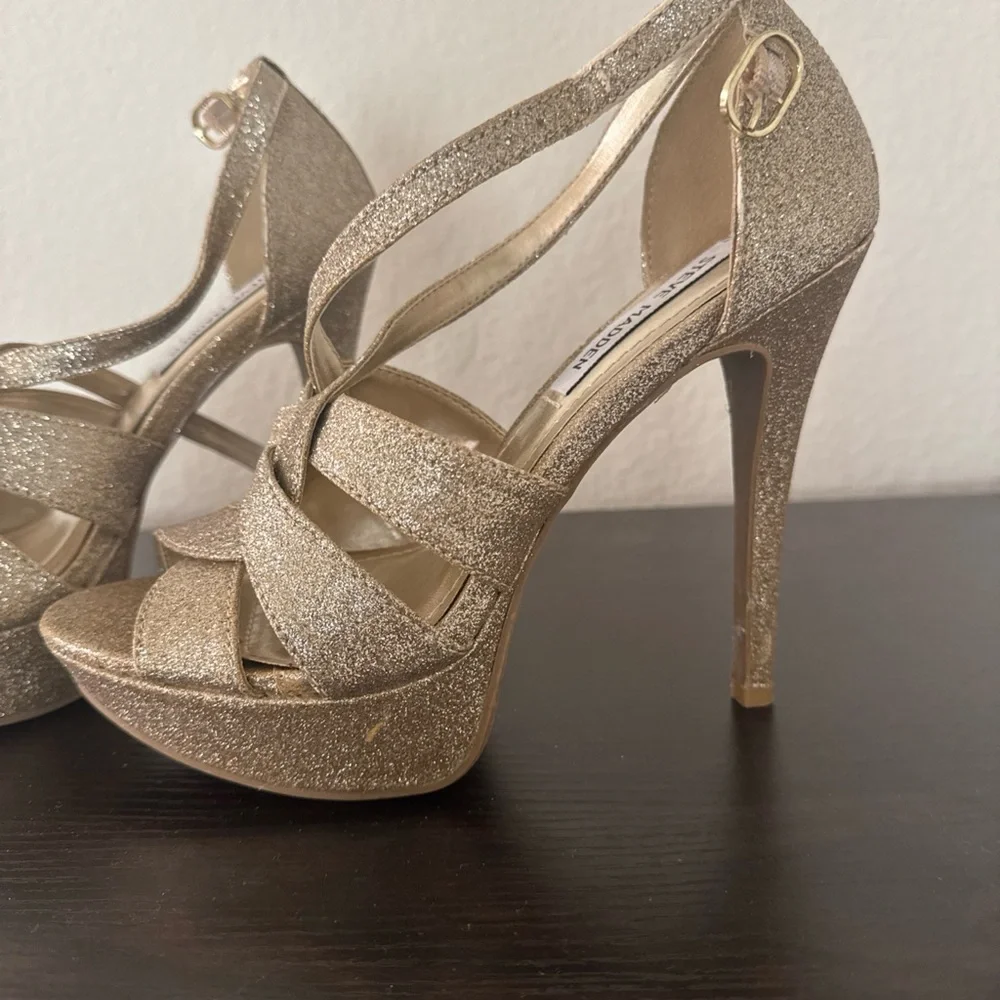 Steve Madden Gold heels size 6.5 - Picture 5 of 7